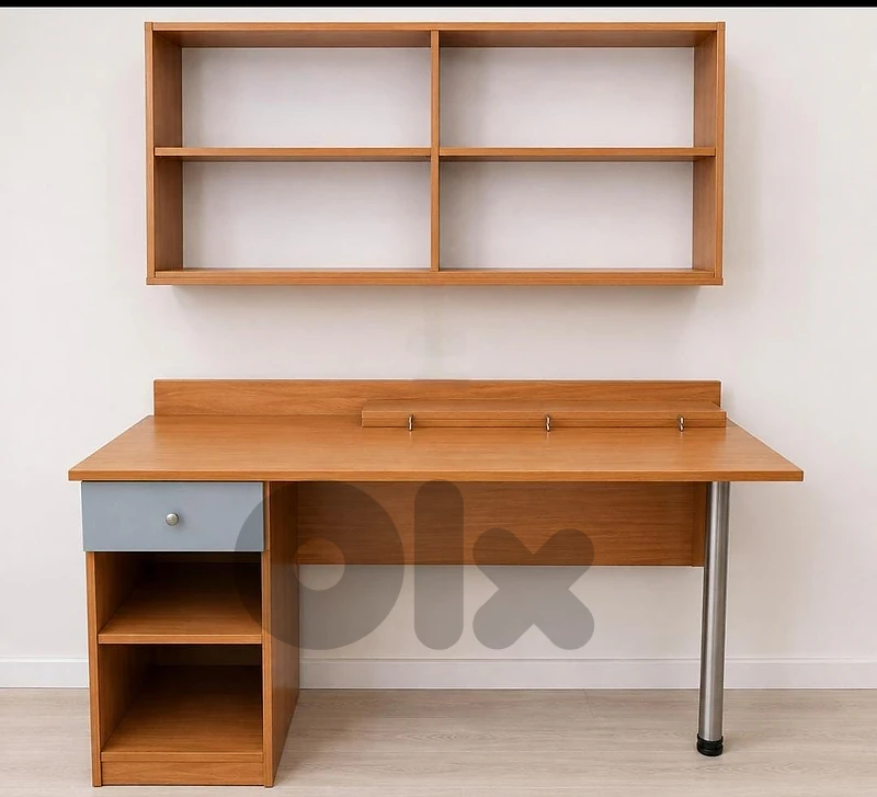 Desk & bookshelf