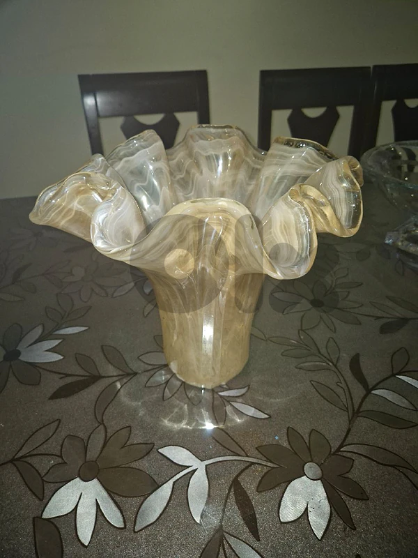 curvy vase