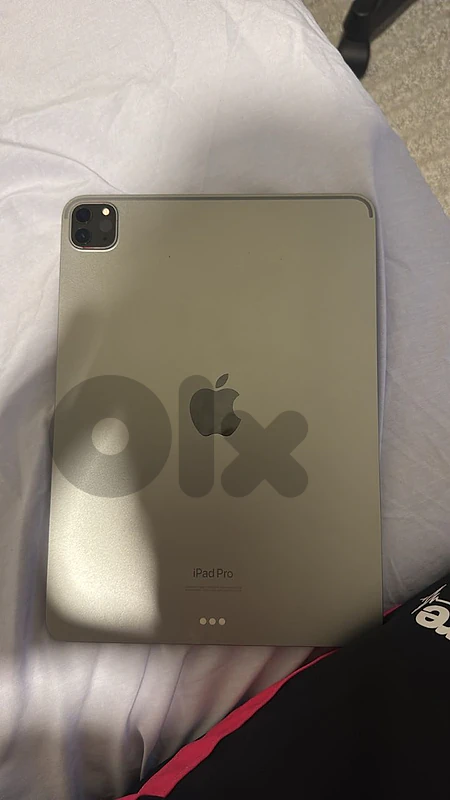 apple Ipad pro 11-inch 4th generation 
256gb used like new
