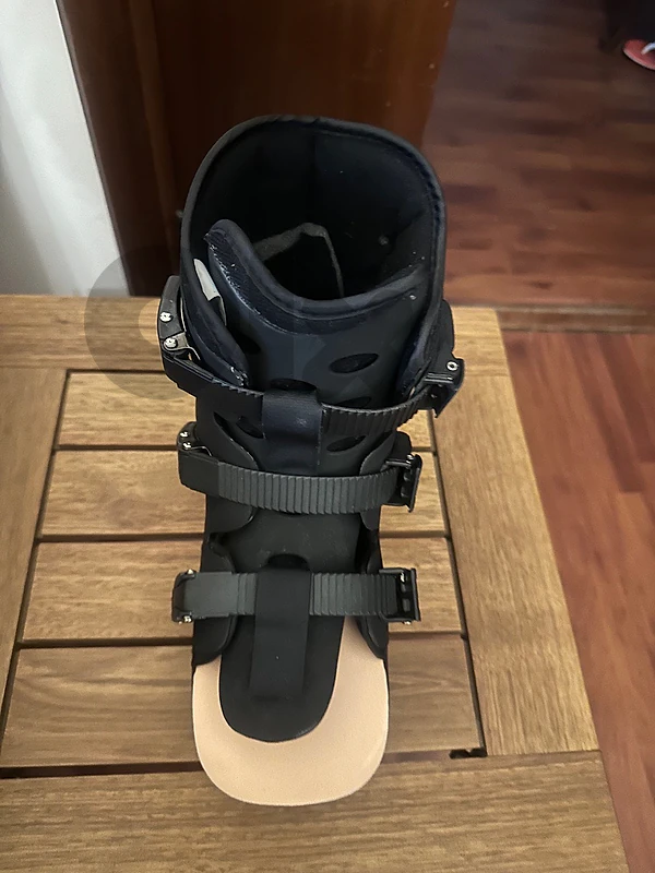 orthopedic walking boot