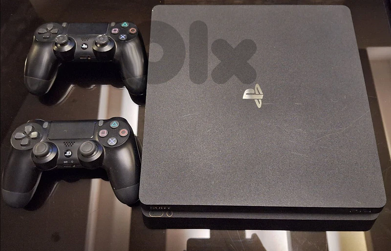 🎮 PS4 Slim + 2 Controllers + 10 Games | Excellent Condition.