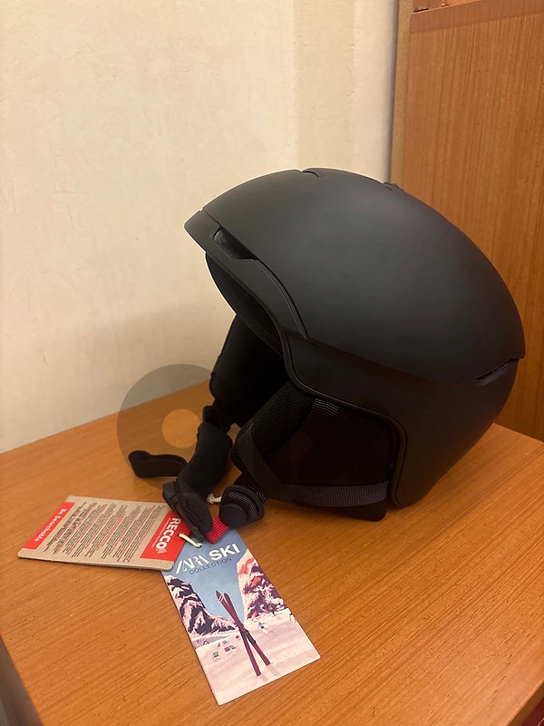 ZARA Ski helmet