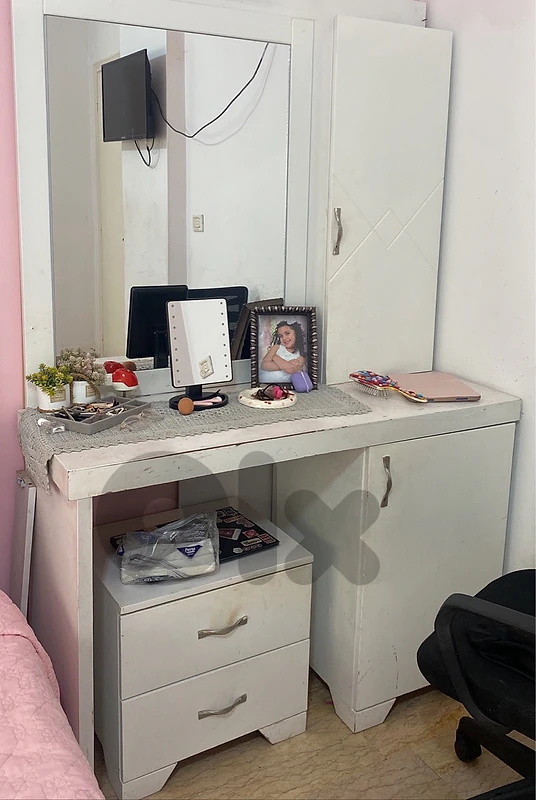 vanity and two comods
