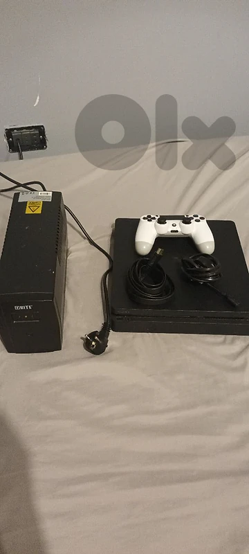 used ps4 slim with ups and 1 controller