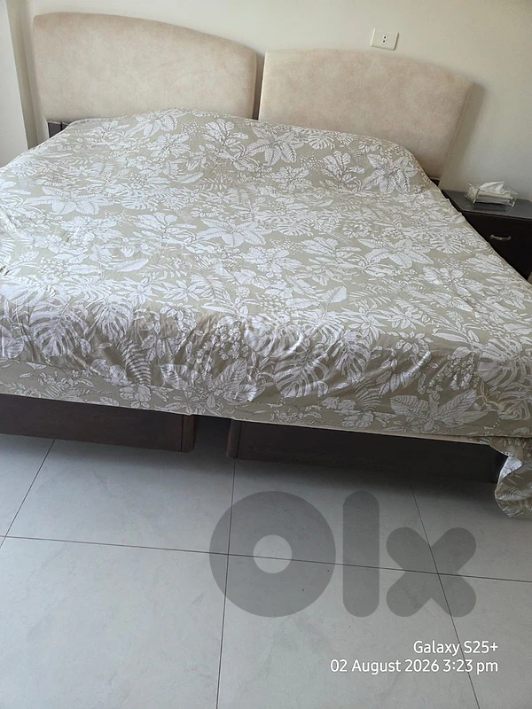 2 sigle beds without matress