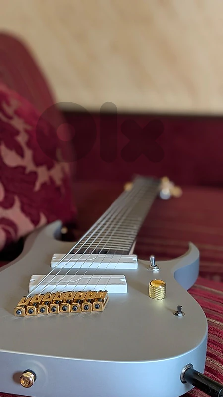 electric 8 strings guitar Ibanez