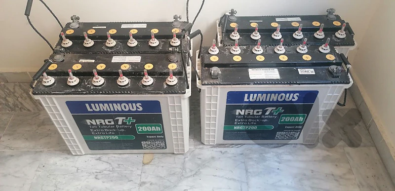 Inverter 3700 kW + 4 batteries 200 Ah + 2 Tall batteries 210 Ah Inverter 3700 kW + 4 batteries 200 Ah + 2 Tall batteries 210 Ah