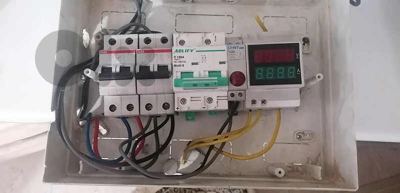 Inverter 3.7 kW + circuit breakers + fusebox