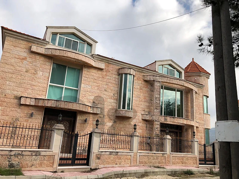 فيلا للبيع في عاليه راس الجبل villa for sale in aley