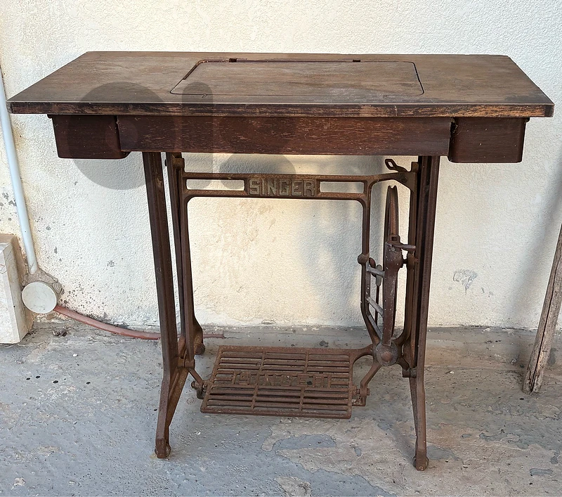 Singer sewing table Singer sewing table