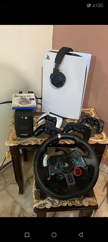 Ps5 with 4 controllers Ps5 with 4 controllers