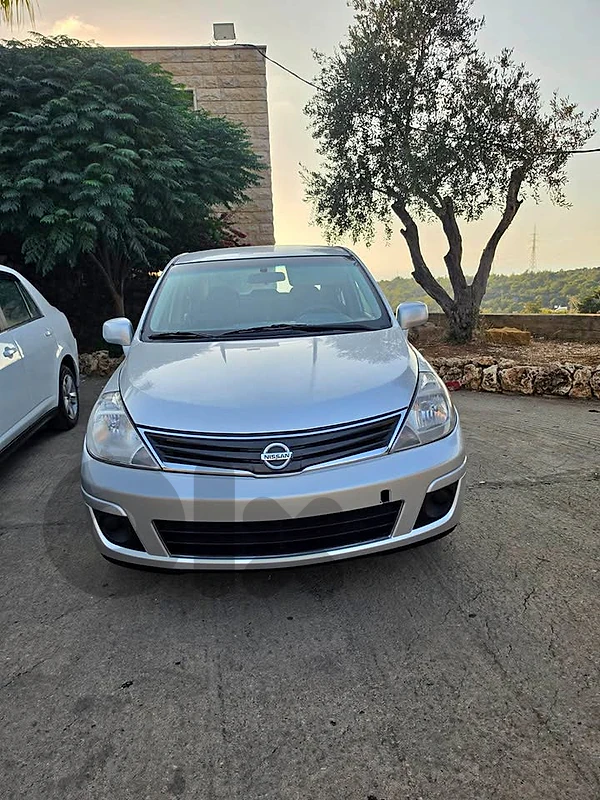 Nissan tiida 2013 Nissan tiida 2013
