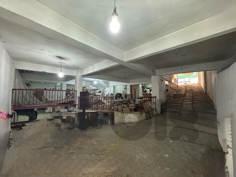 بيروت: BEIRUT مستودع للبيع770م مدخل سيارات wearhouse بيروت–زقاق البلاط