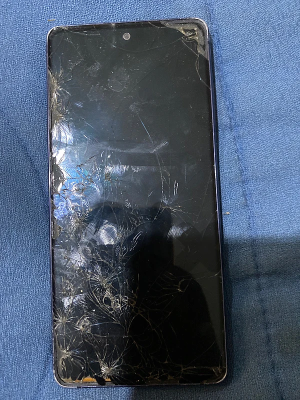 Samsung S20FE all working but needs a screen Samsung S20FE all working but needs a screen