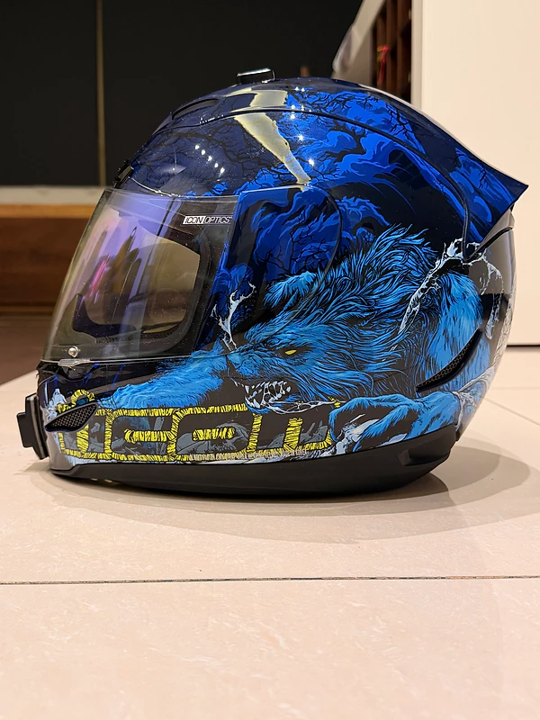 icon motorcycle helmet size 58 (M)