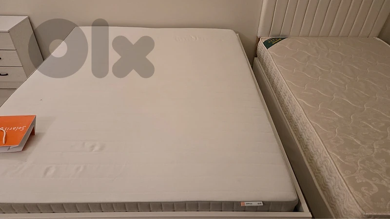 Bed (160x200) + queen size mattress Bed (160x200) + queen size mattress