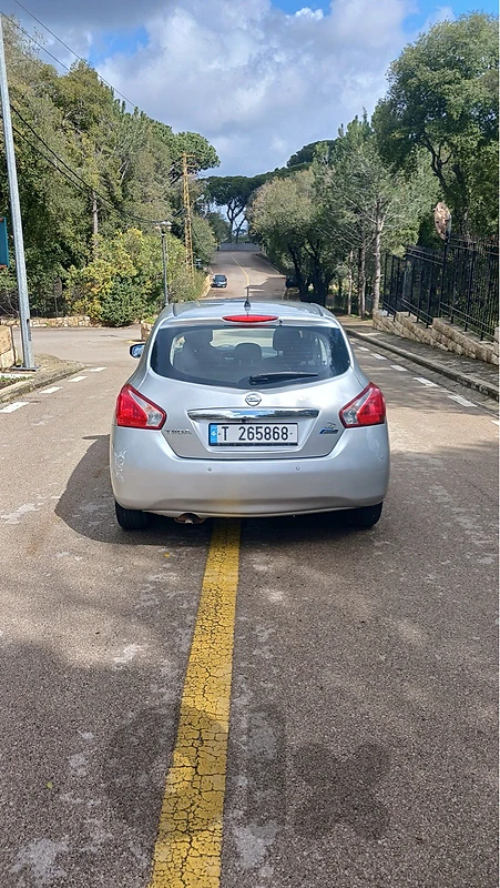Nissan Tiida 2014 Hatshback Silver color
