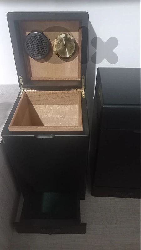 cigar humidor