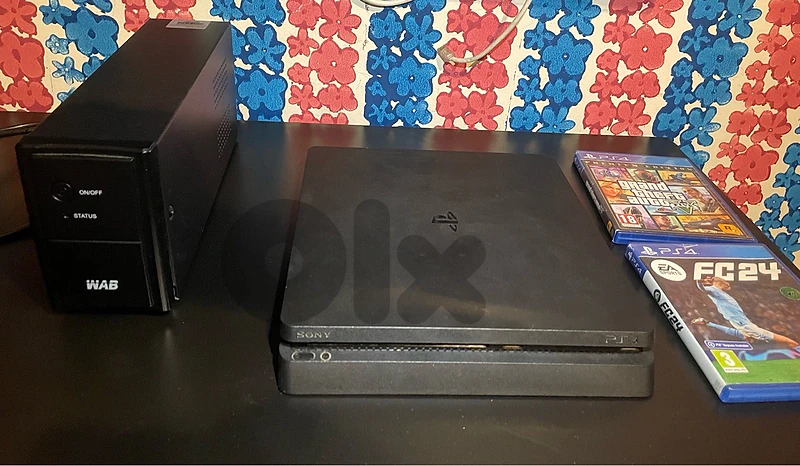 ps4 slim with 2 cd and originall contoller and all cables + UPS NEW