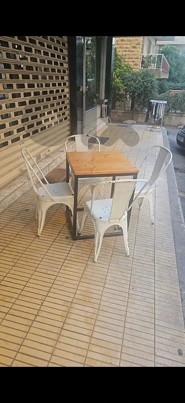 كراسي حديد في حالة جيدة