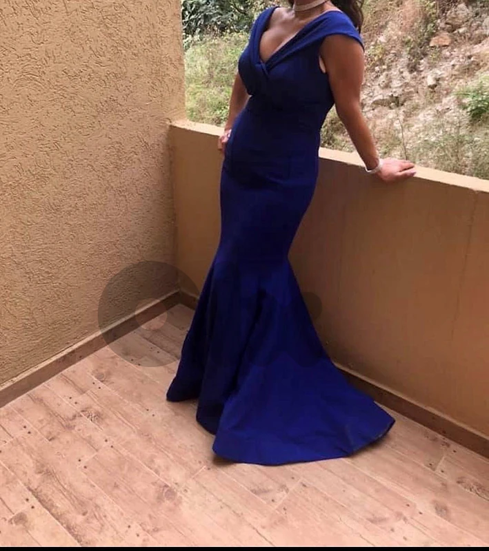 blue dress