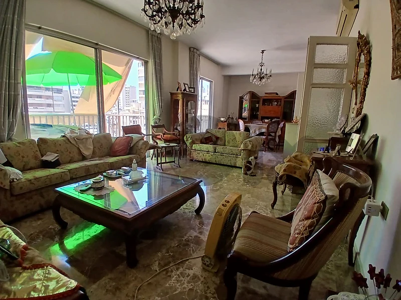 Apartment for Sale in Hamraشقة للبيع في الحمرا