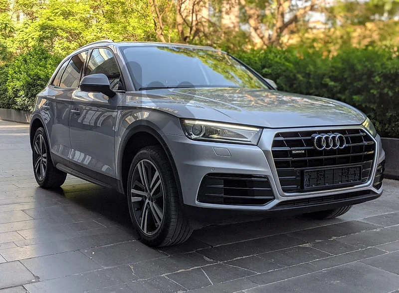 Audi Q5 premuim 45 TFSI Quatrro 2018/ European specs ( factory paints) Audi Q5 premuim 45 TFSI Quatrro 2018/ European specs ( factory paints)
