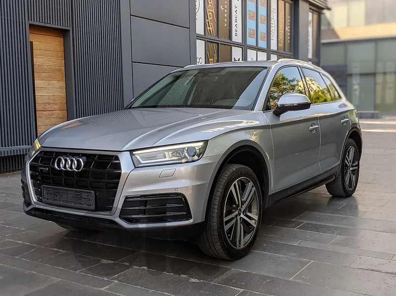 Audi Q5 premuim 45 TFSI Quattro 2018/ European specs ( factory paints)