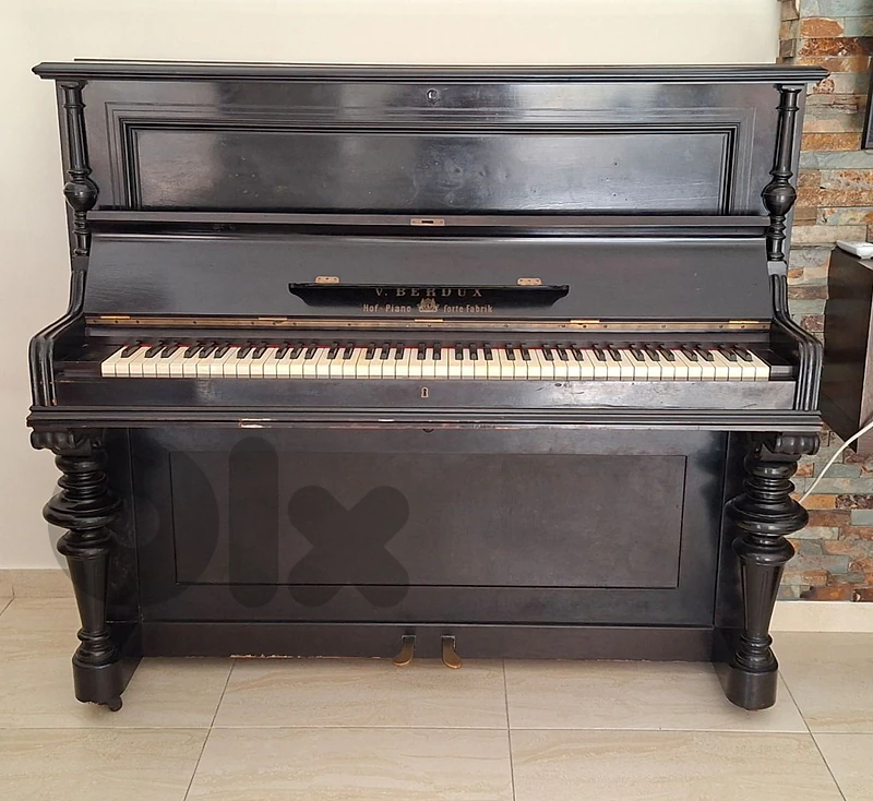 Antique V. Brrdoux piano