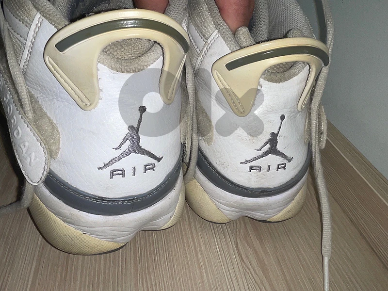 Basketball shoes