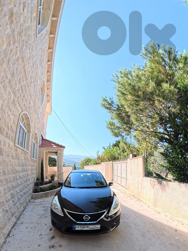 Nissan Tiida 2015 hatchback