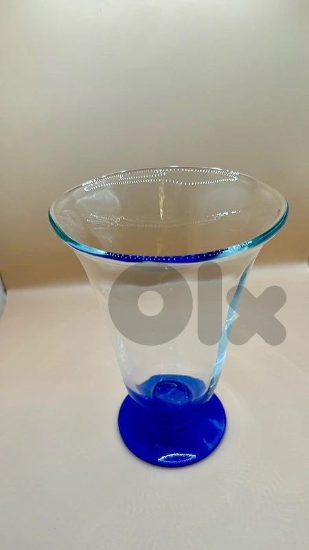 . Luxury Flared Crystal Vase - Blue Base