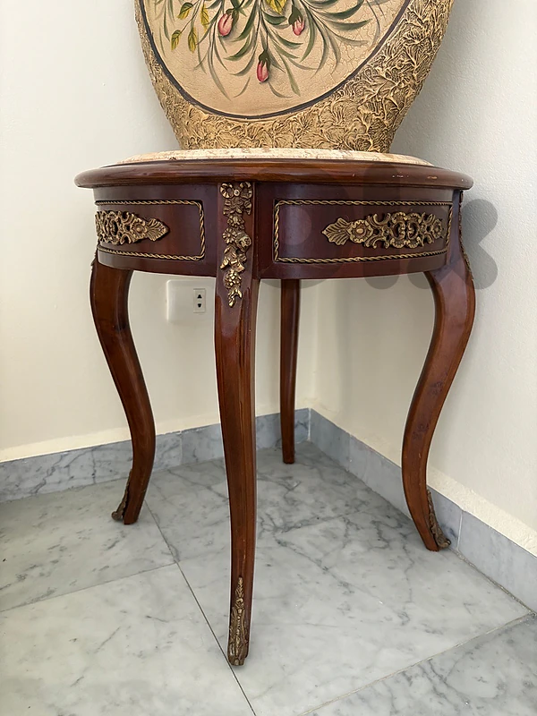 2 tables for sale