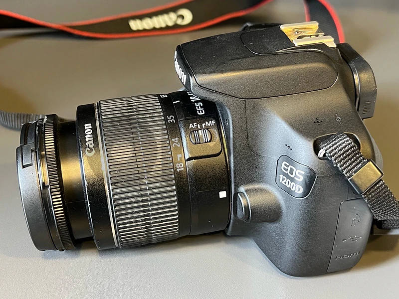 canon EOS 1200D