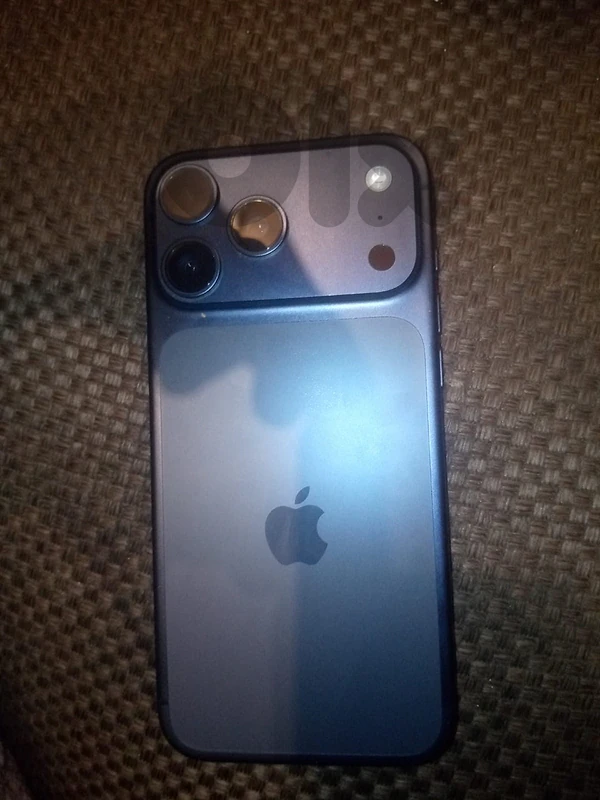 iphone 17 pro max used(badu jemrok)