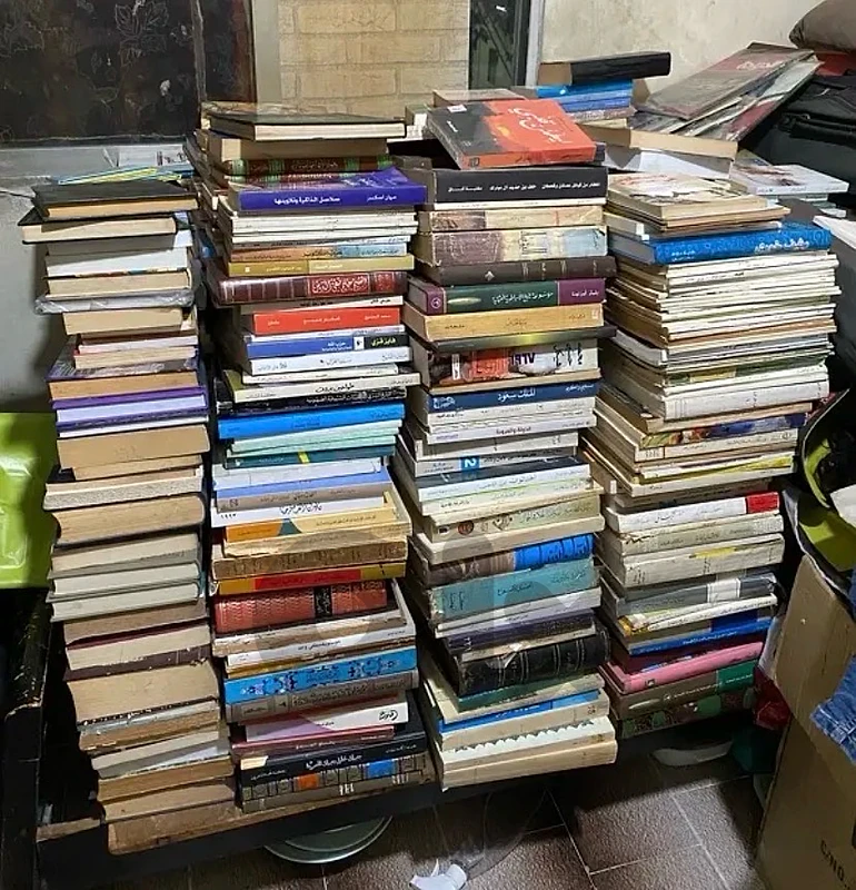 كتوب قديمه وموسوعات وكتبو دينيه عربي واجنبي