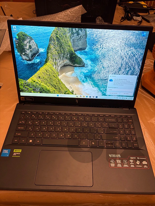 Acer Nitro V15 Core ultra 5 rtx 3050 ddr5