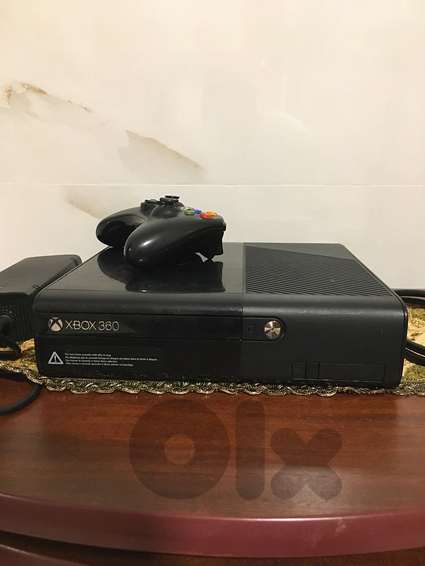xbox 360 E with 20 game
