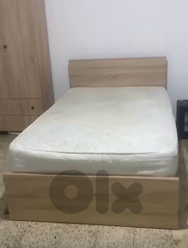 تخت ١٢٠ مع خزانة مع طاولة