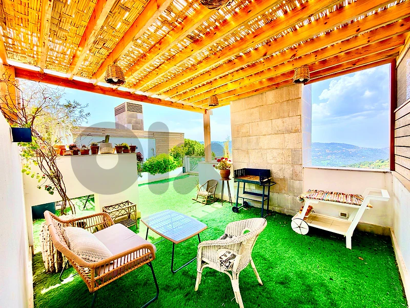 Luxurious Duplex 400 sqm with Terrace and pool for sale in Baabdat