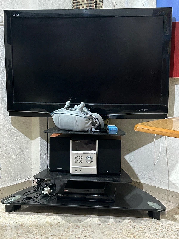 Tv with one sterio and 2 dvd players