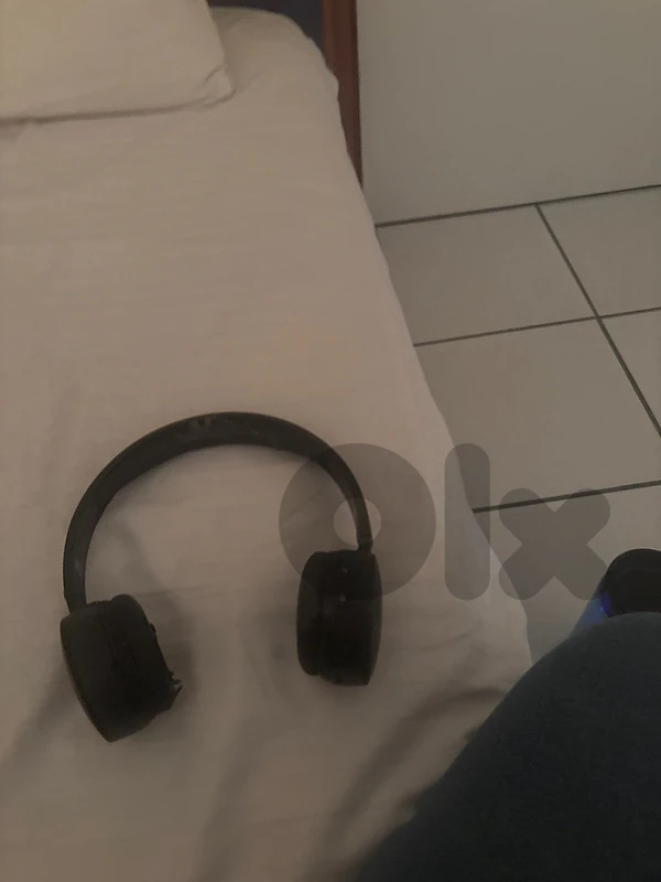 (NEGOTIABLE PRICE) Music Sounds bluetooth headphones