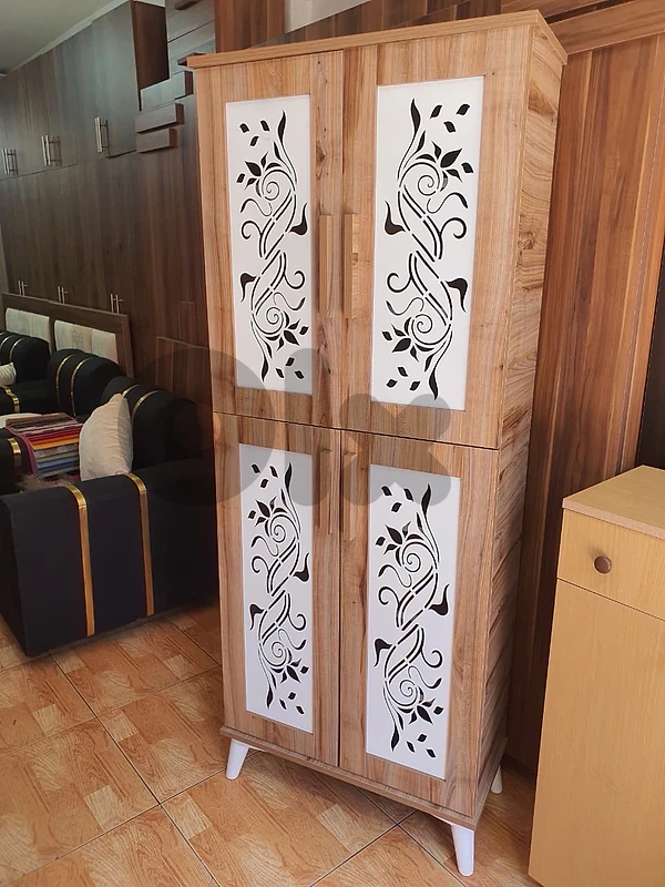خزانة اخذية جديدة من المعمل