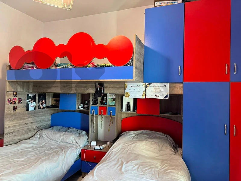 Full bedroom