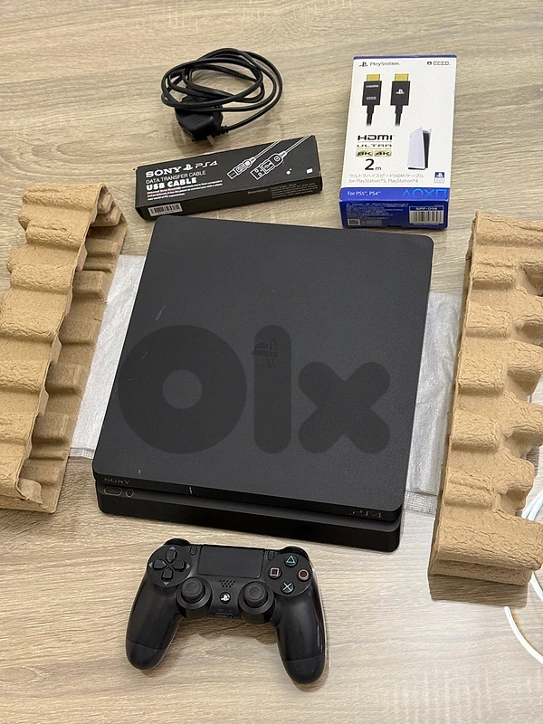 ps4 slim 1Tb (Excellent condition)