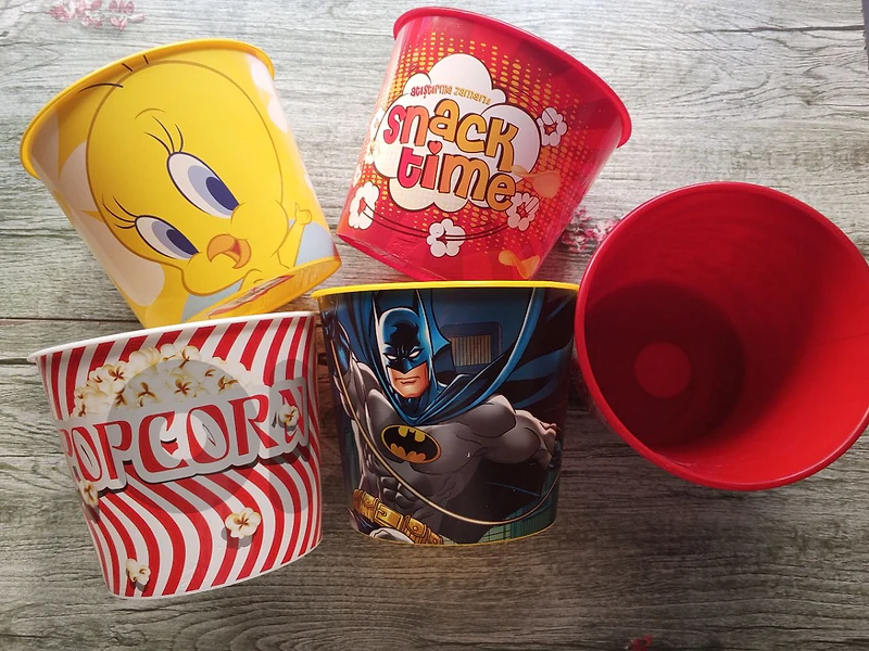popcorn and crackers bowls