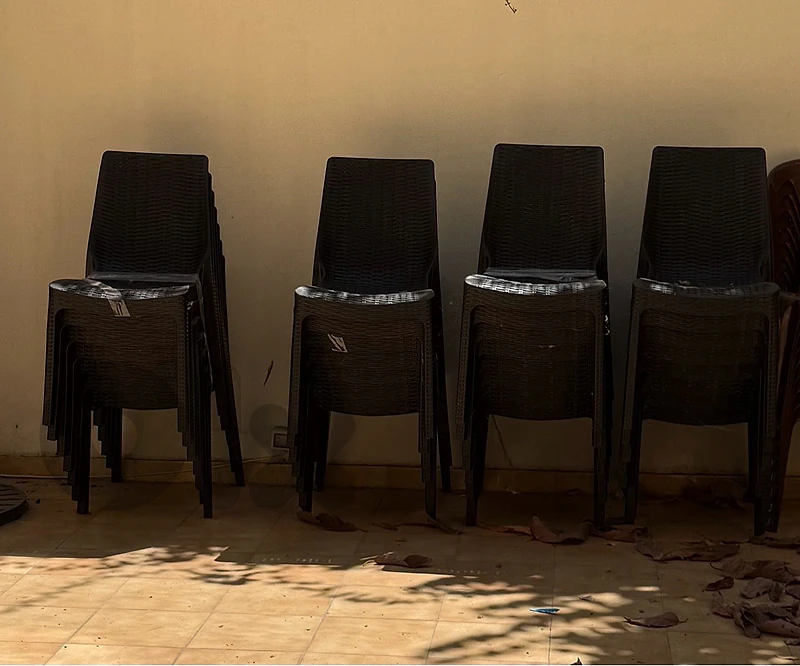 chairs كراسي