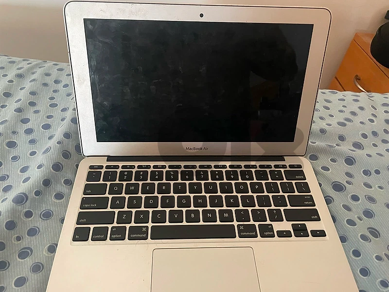 11 inch Macbook air 2015 clean