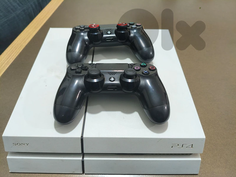 ps4 Fat used with 2 controllers
