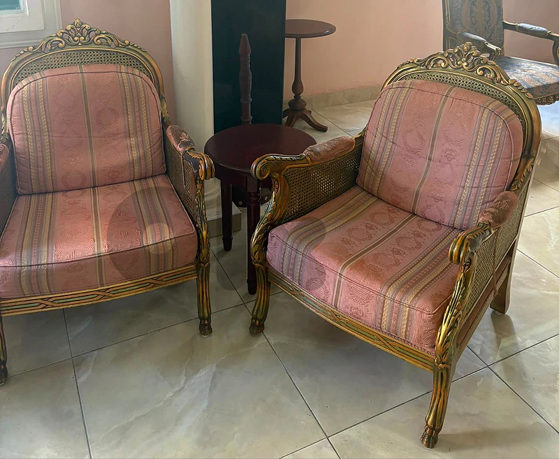 كراسي انتيك عدد 4